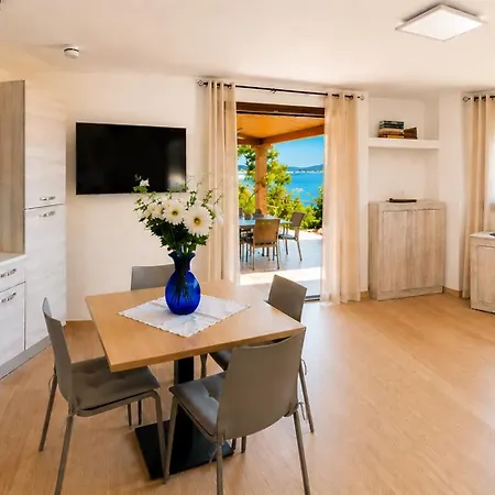 Apartment Elegant With Enchanting Sea Views *